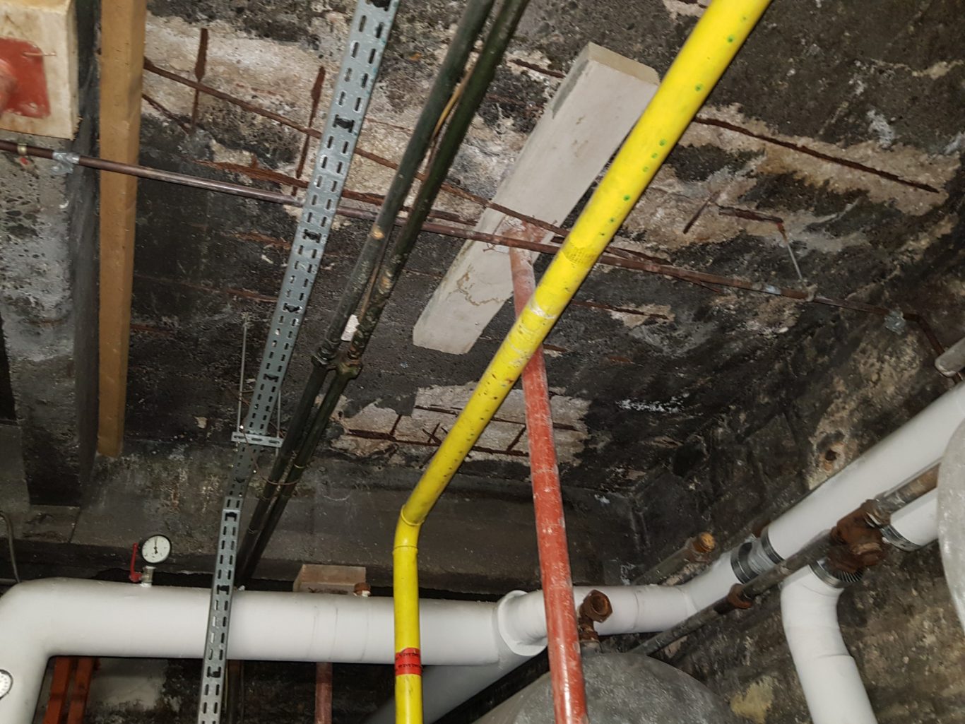 FERRAILLAGE DE BÉTON ARMÉ NON STRUCTURELLE CAUSE FEU